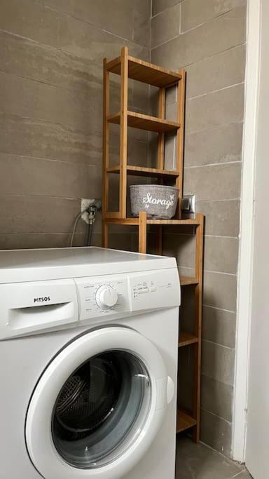 Beautiful Apartment Next To Metro Station Athen Exterior foto
