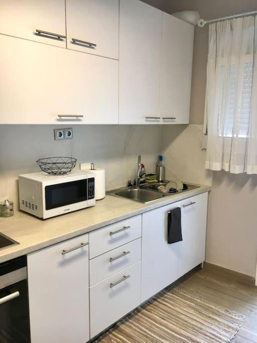 Beautiful Apartment Next To Metro Station Athen Exterior foto